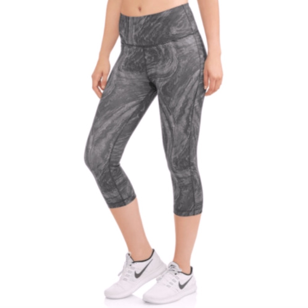 Small grey AVIA cropped workout leggings.